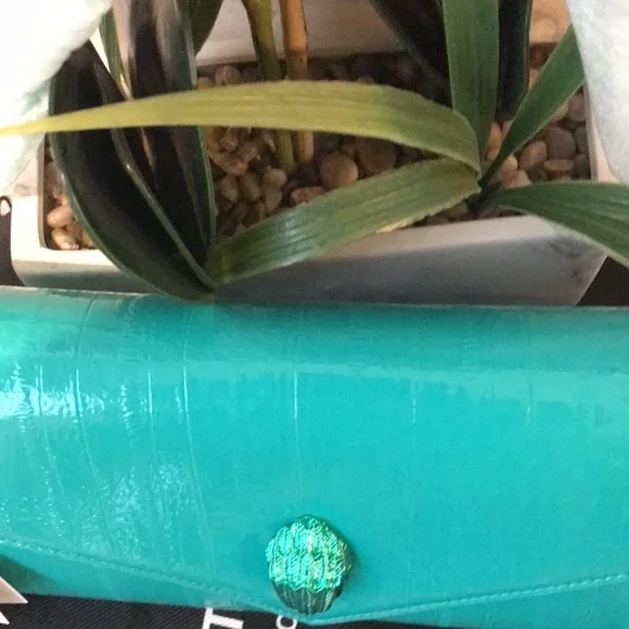 Kurt Geiger Landon Shoreditch Leather Envelope Clutch
KURT GEIGER LONDON - Picture 13 of 16